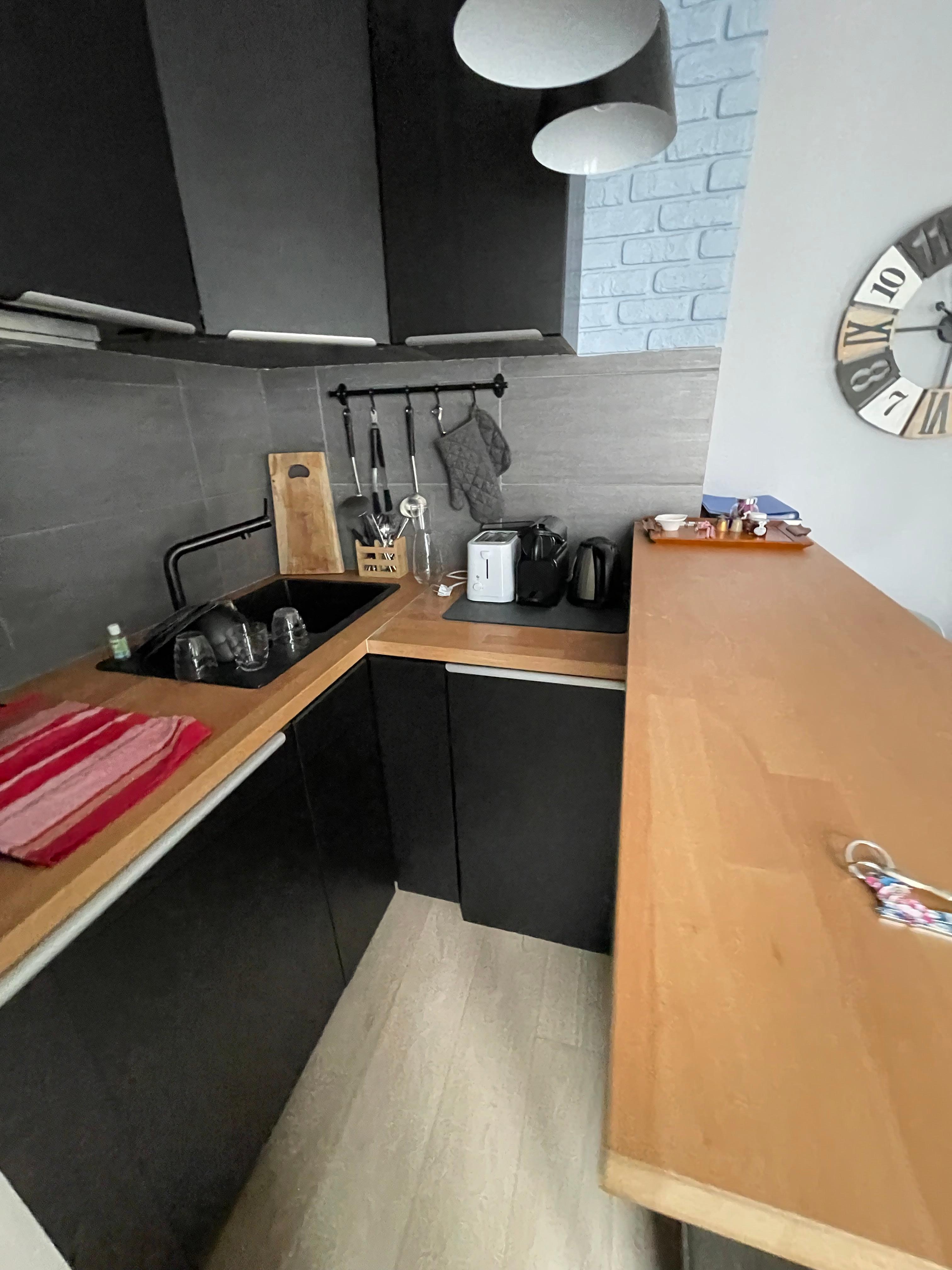 Well appointed galley kitchen