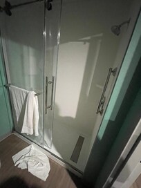 Shower was great, loved the sliding door