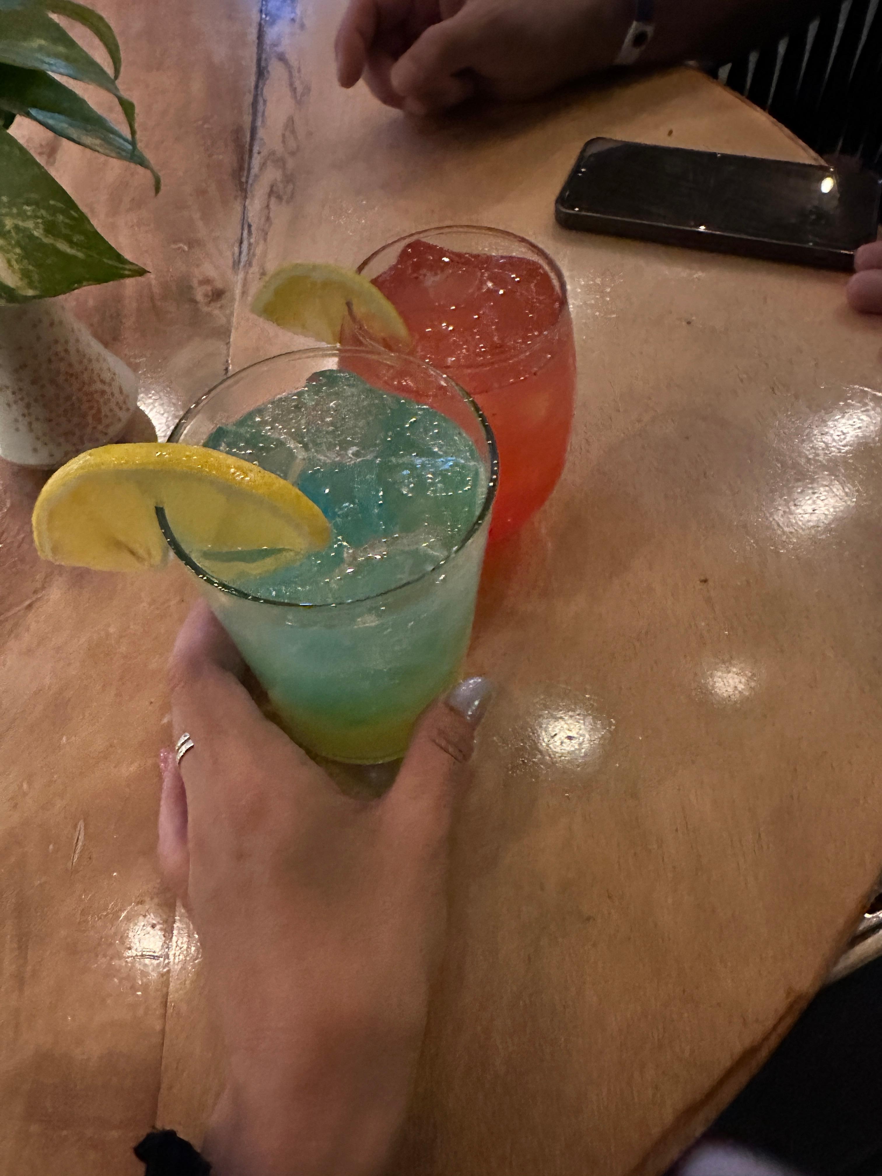 저녁에 루프탑 바에서 한잔