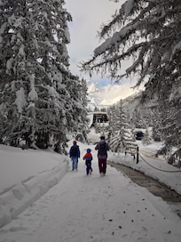 Walk down to Jardin de Alpin G3 lift station from the apartment. Heavy snow all week and the path is clear most of the time