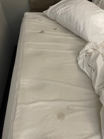 Bed pad (stains)