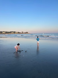 Easy access to a kid friendly beach.