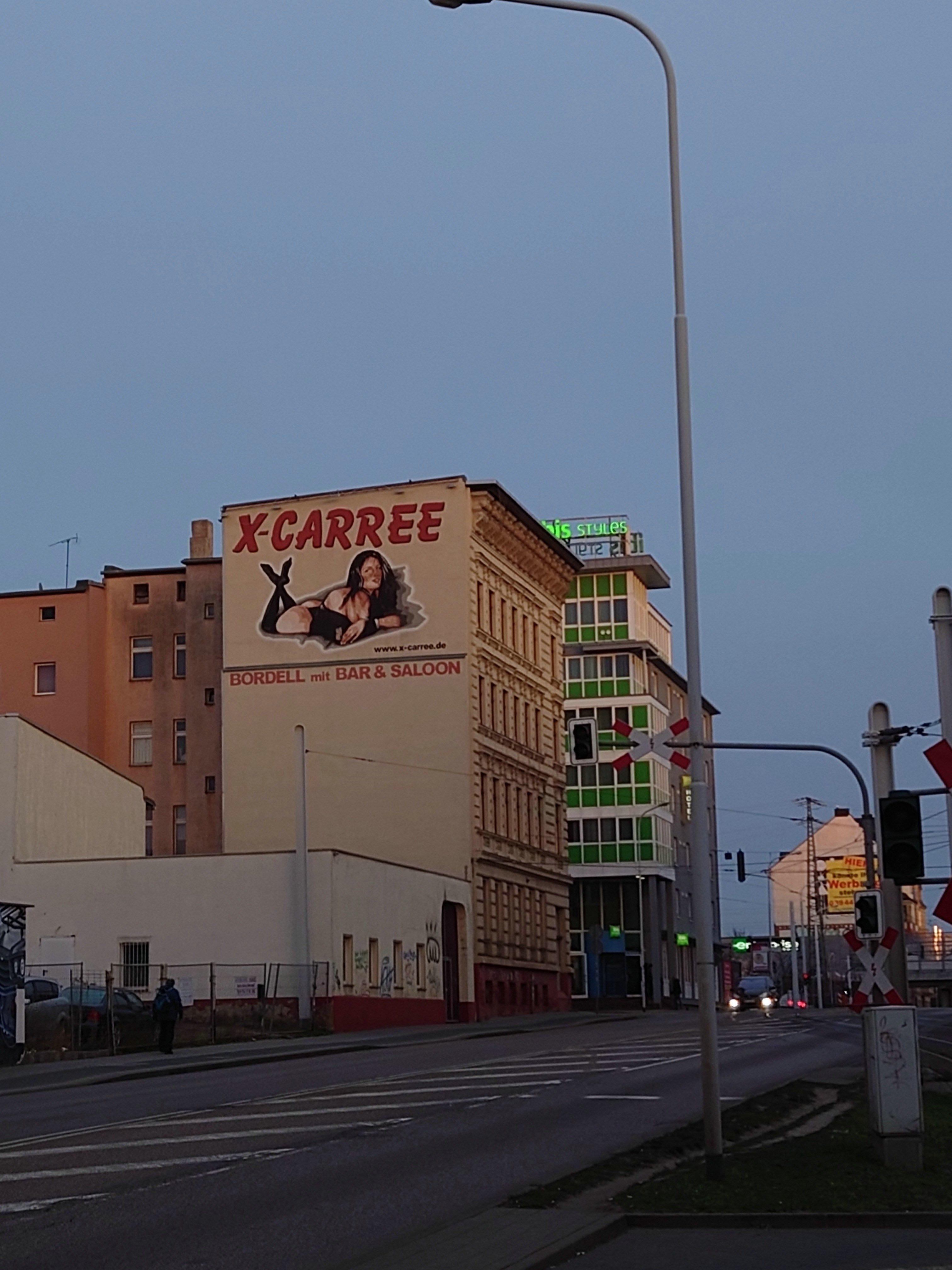 Das sogenannte "Laufhaus" gleich nebenan.