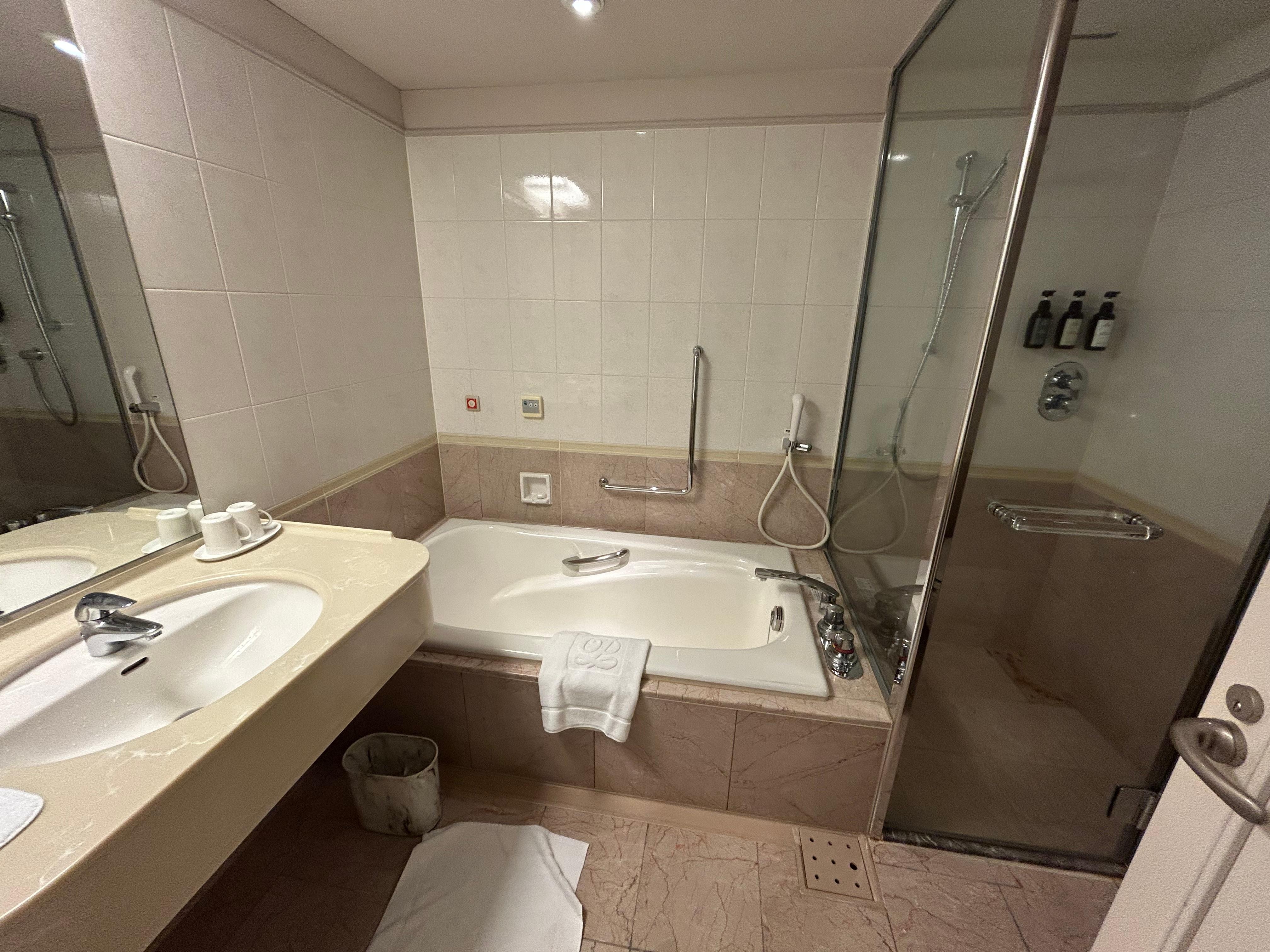 Great toilet, and separate shower and bath, but like the rest of the room, very dated for this to be a five star room. 