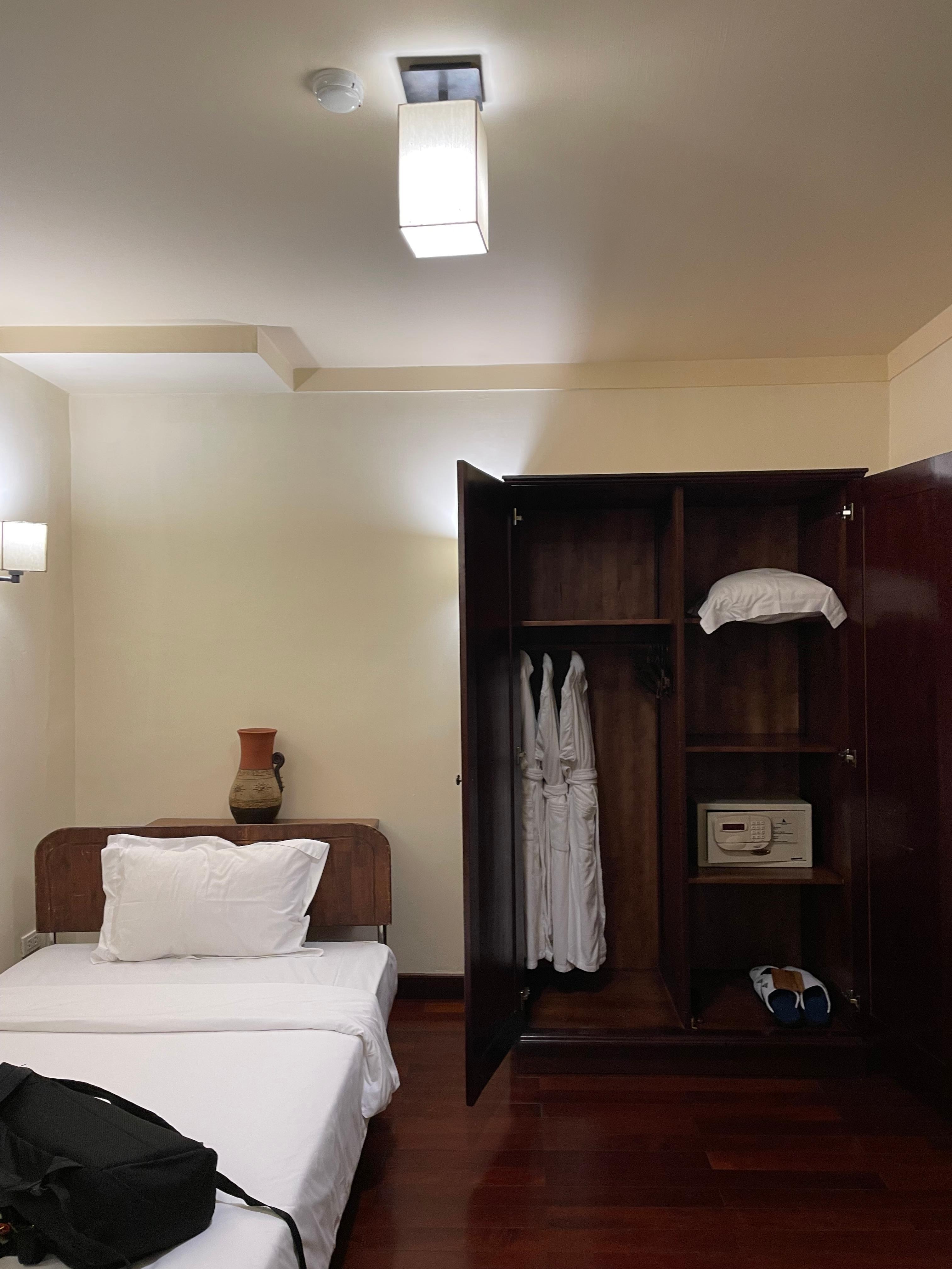 急に宿泊人数が1人増えたので、エキストラベッドを頼みました。ベッドは1泊1,100,000ドンでした。