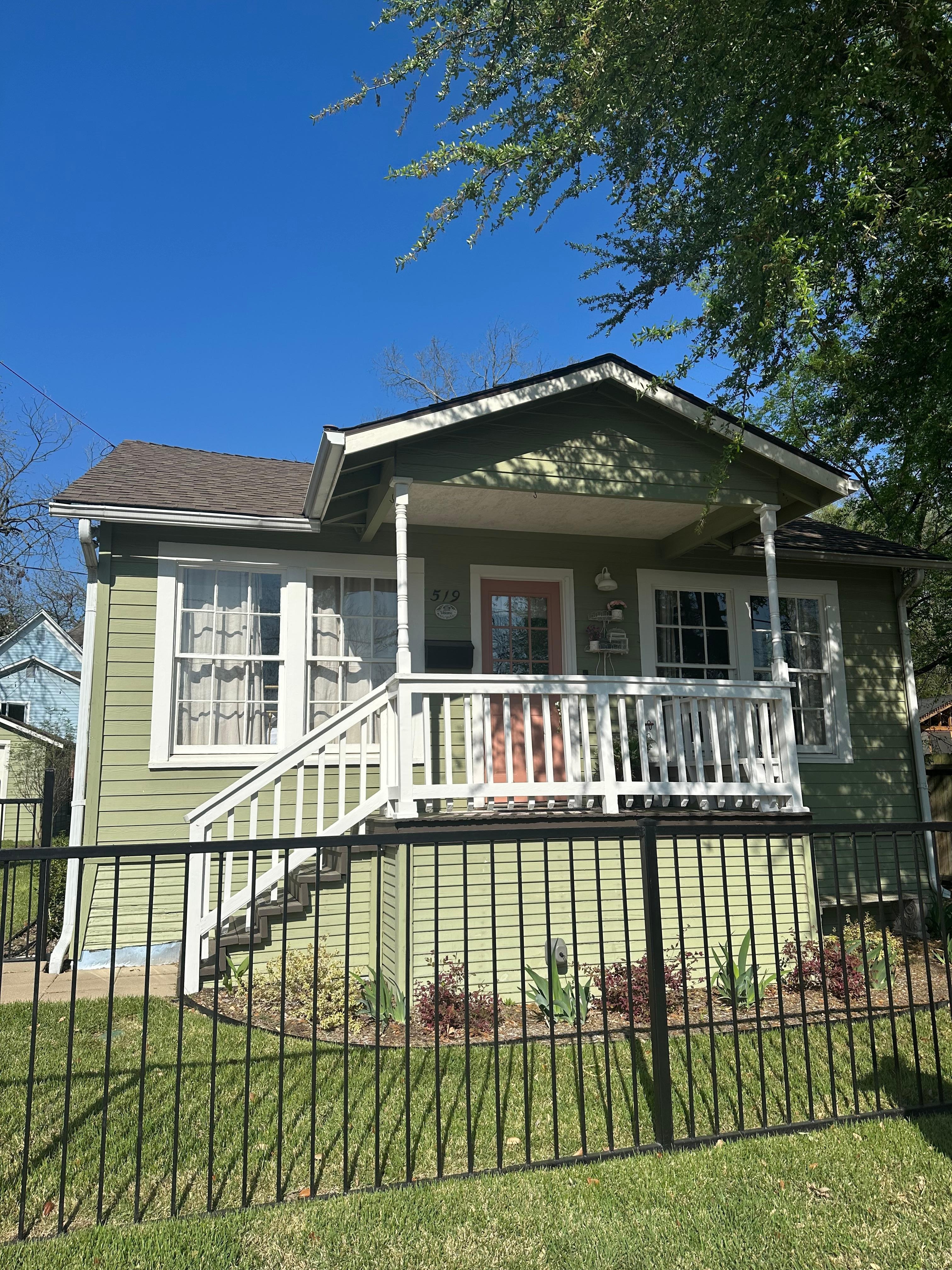 Charming VRBO so close to everything 