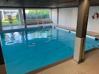 Schwimmbad im gegenüberliegenden Wohnkompmex