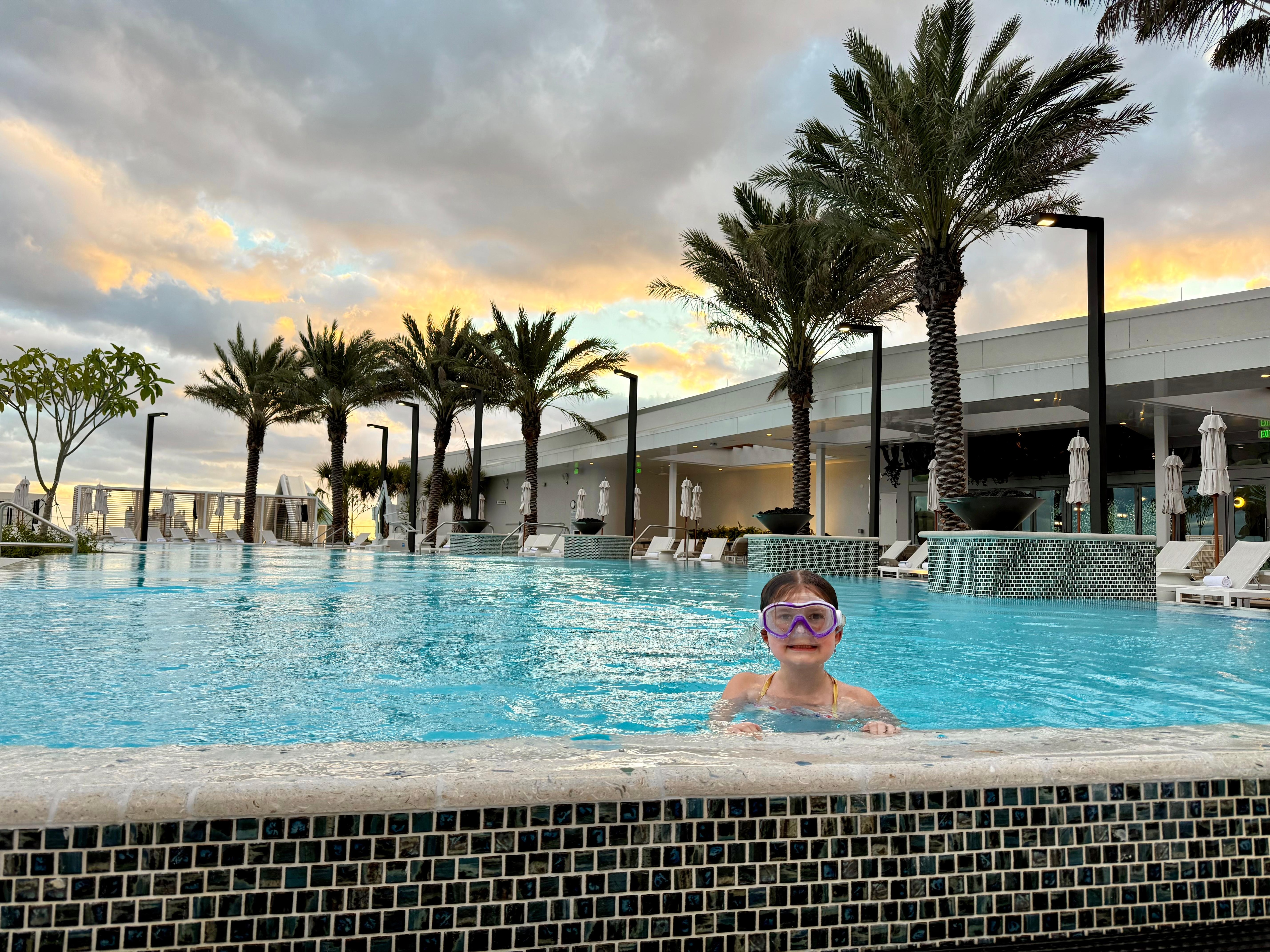 10th floor pool. Views of the port 