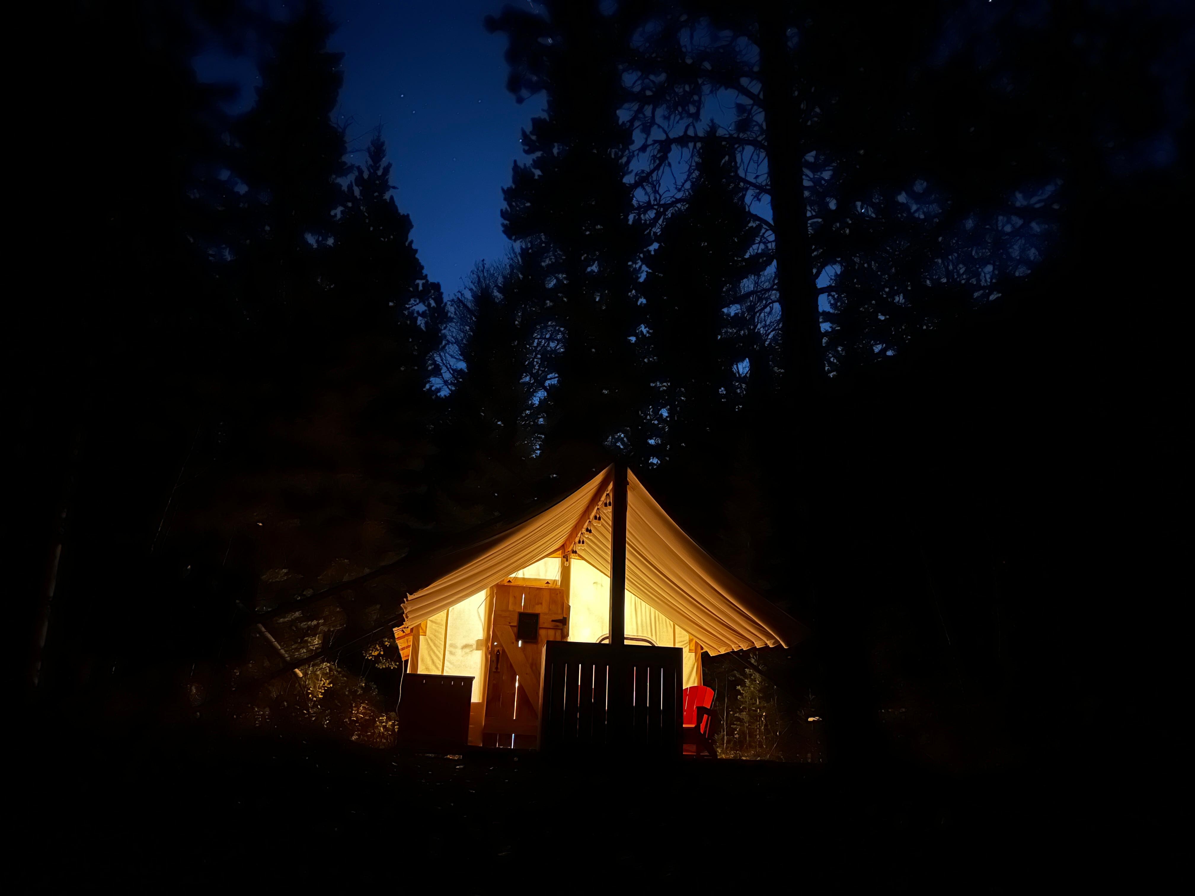 Arrived around 8:40-8:45pm in the dark, but had to turn the lights on to get a super cute photo from outside 