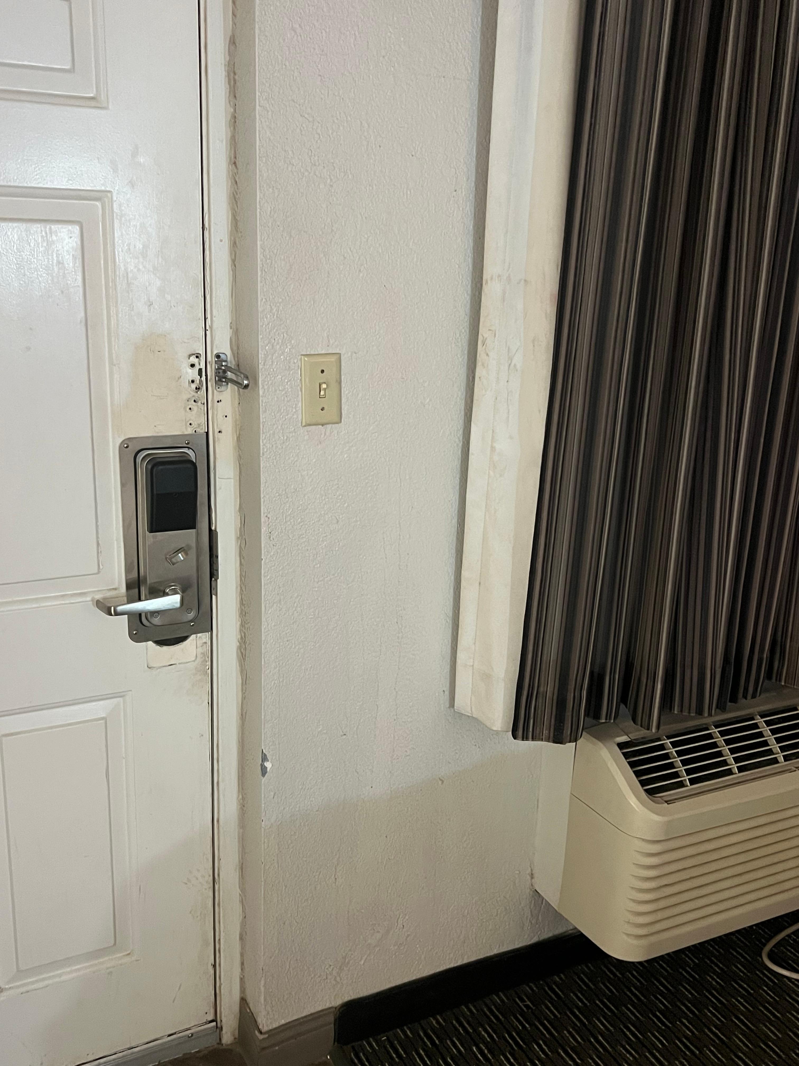 Door rusted open doesn’t lock