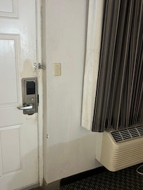 Door rusted open doesn’t lock