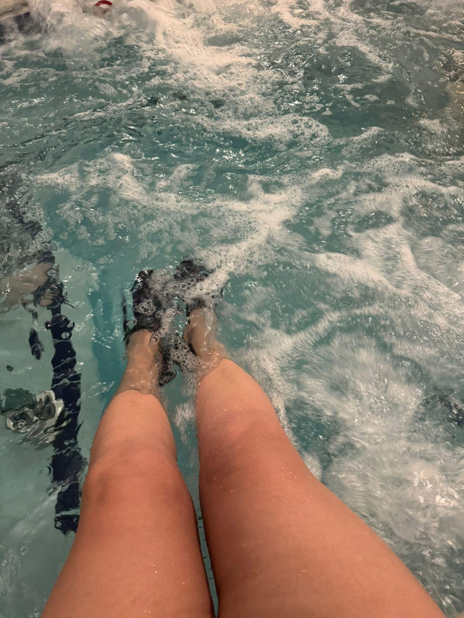 Disfrutando El jacuzzi excelente !