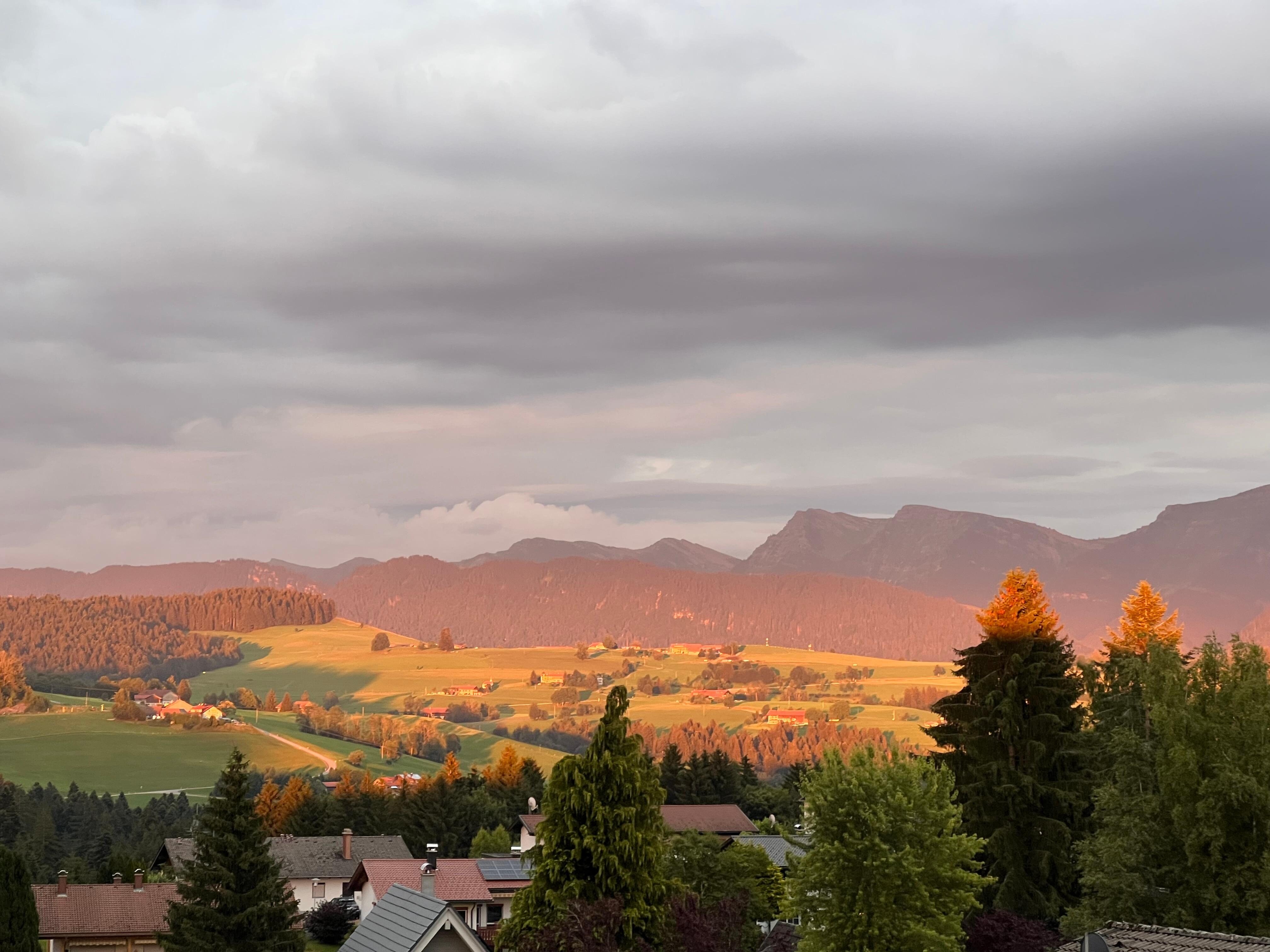 Abendstimmung in den Bergen Blick von dem Balkon 