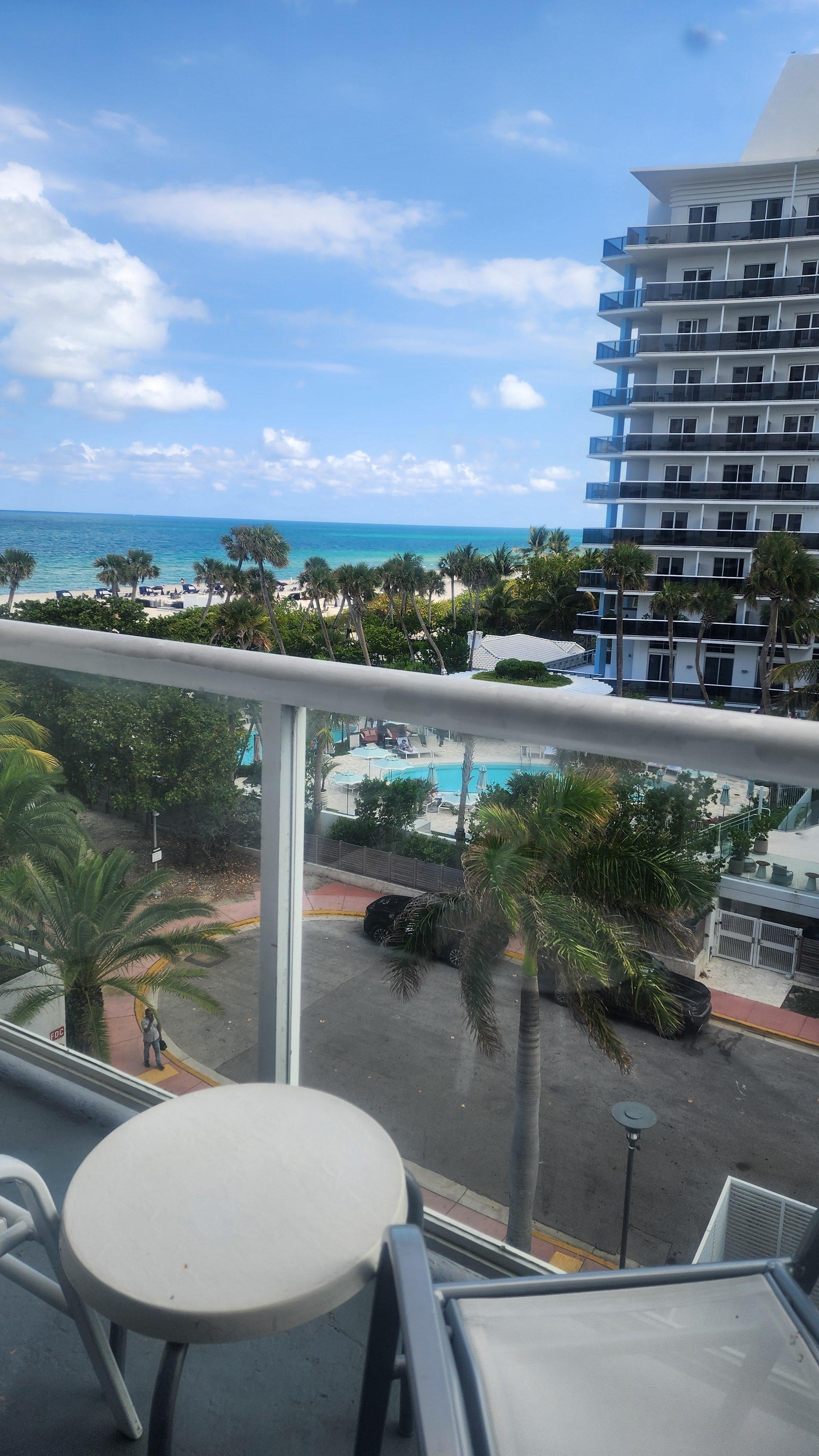  Esto es lo que venden como vista a la playa.