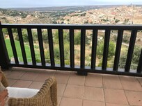 バルコニーと昼間の景色