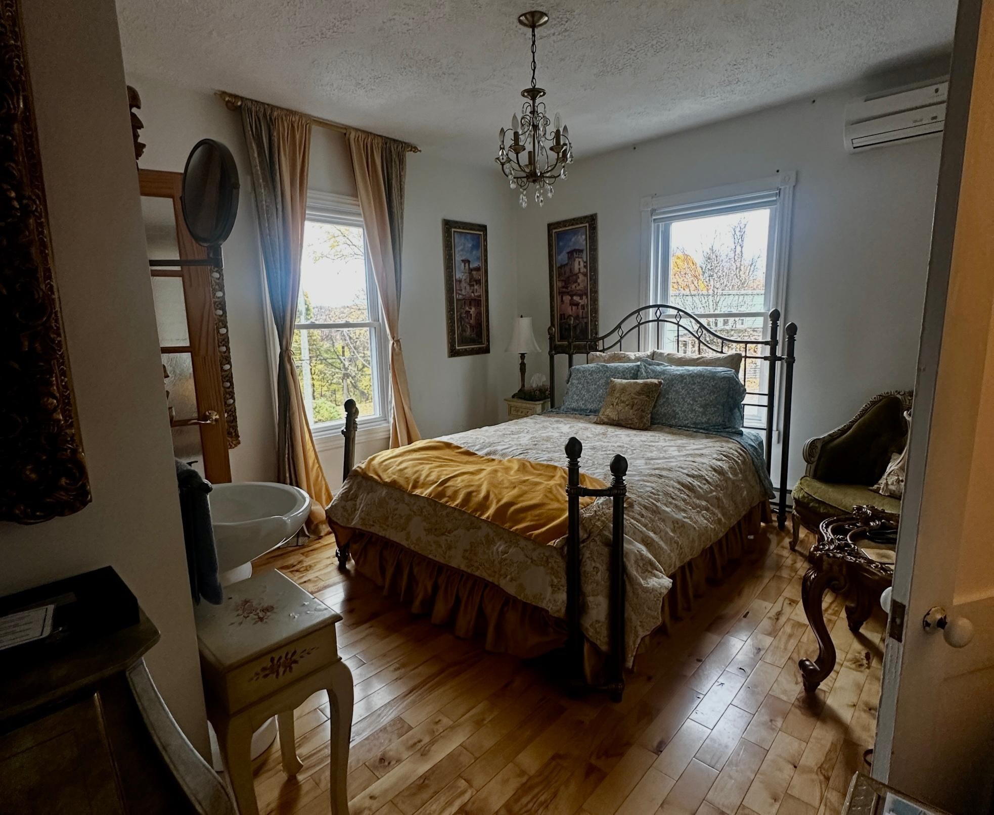 Hotelzimmer mit Bett