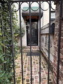 Private entrance. Felt very secure