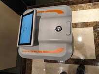 Robô, entregado comida.