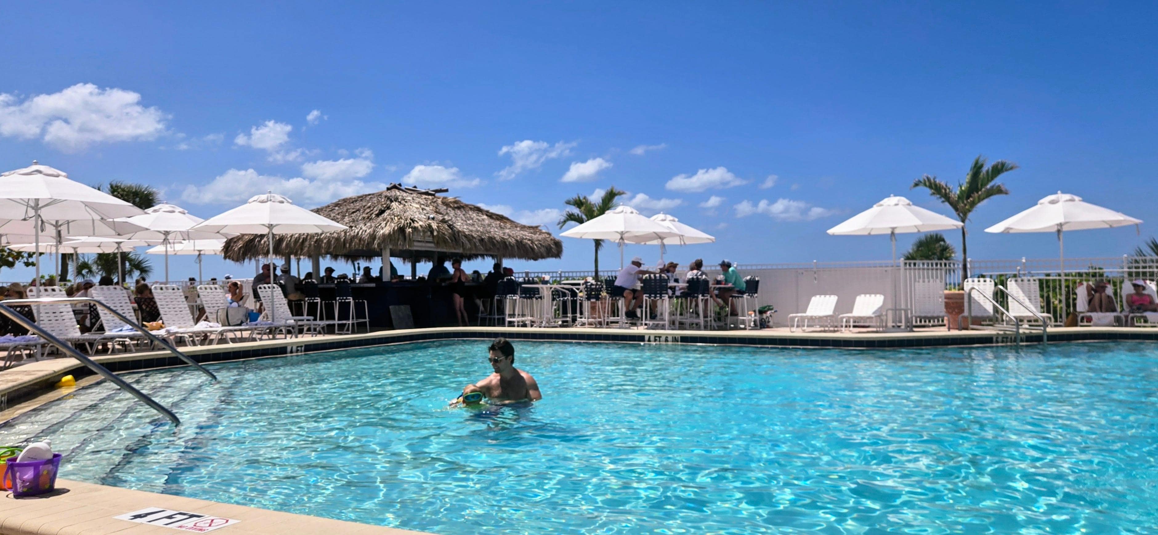 Pool and Tiki Bar.....Great Food and Service!