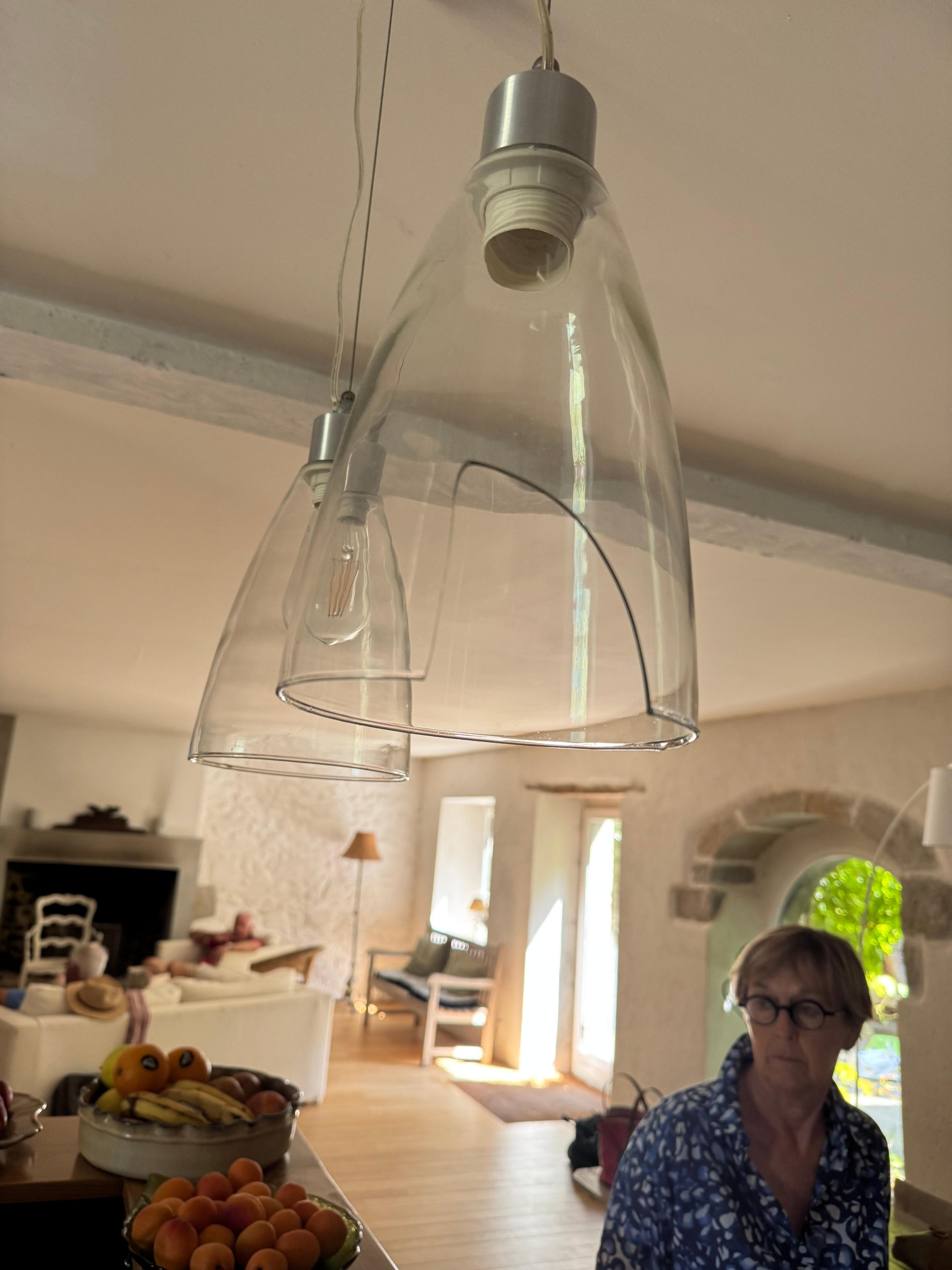 Luminaire cassé à notre arrivée 