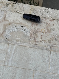 Rausgeschmissen TV Fernbedienung auf Balkon