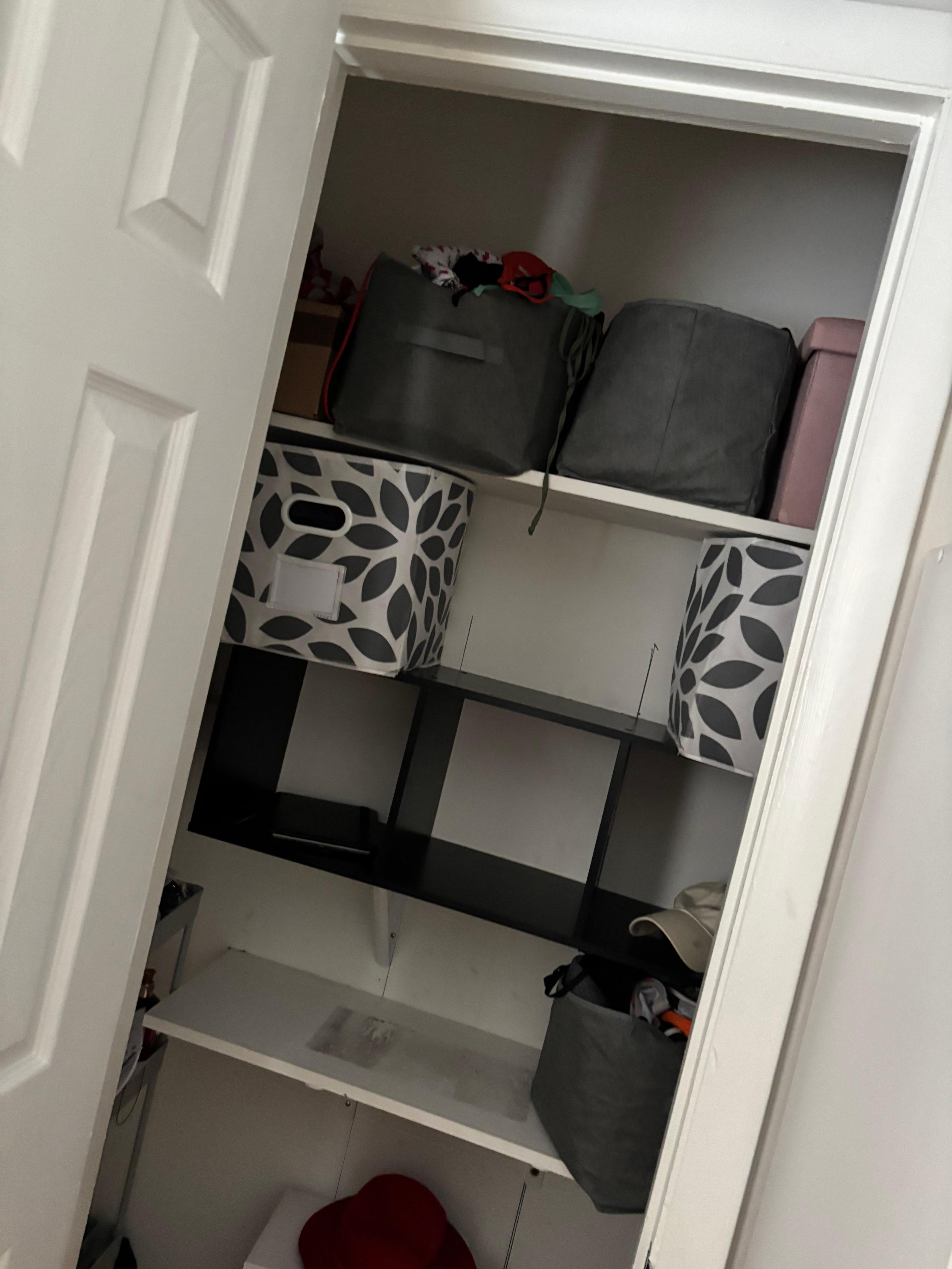 Occupants or hosts personal belongings 