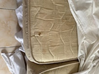 Matelas droit pour lit double.