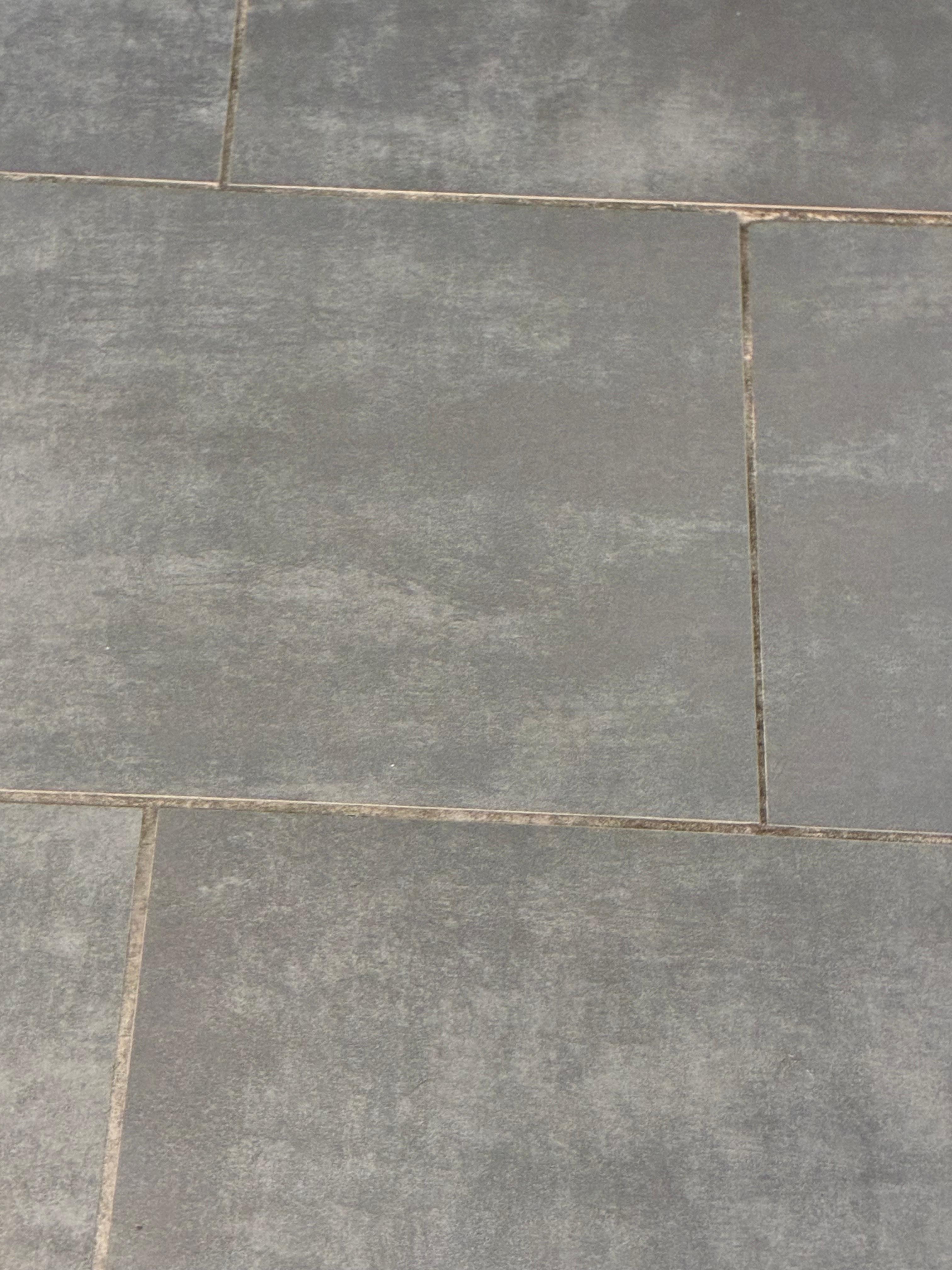 Clean bathroom floor 