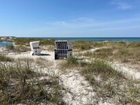 Strandkörbe in den Dünen