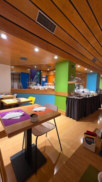 Breakfast room, spoilt for choice so much variety.