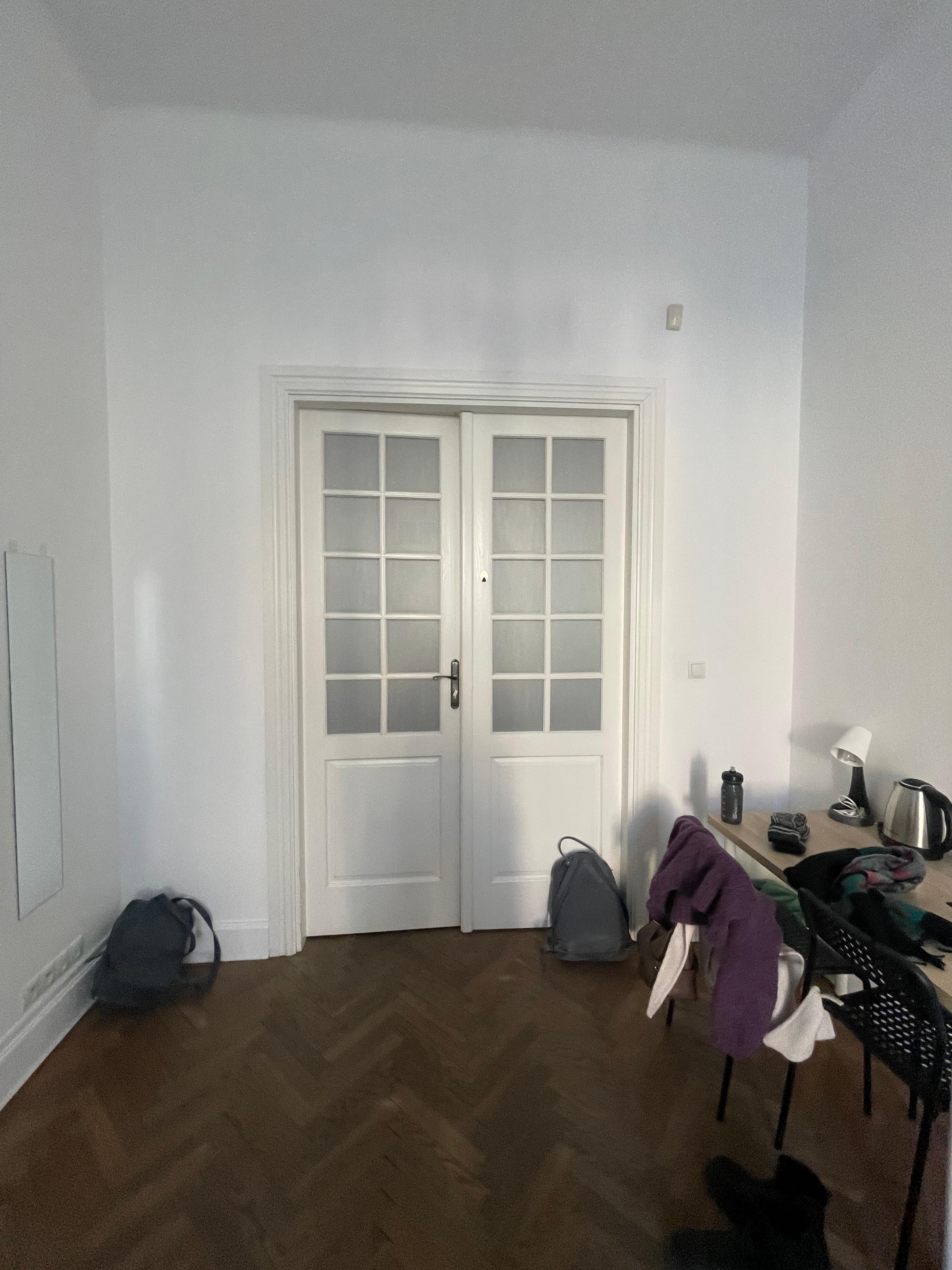 Det er denne glasdør, som godt kunne bruge lidt bedre mattering :)