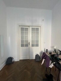 Det er denne glasdør, som godt kunne bruge lidt bedre mattering :)