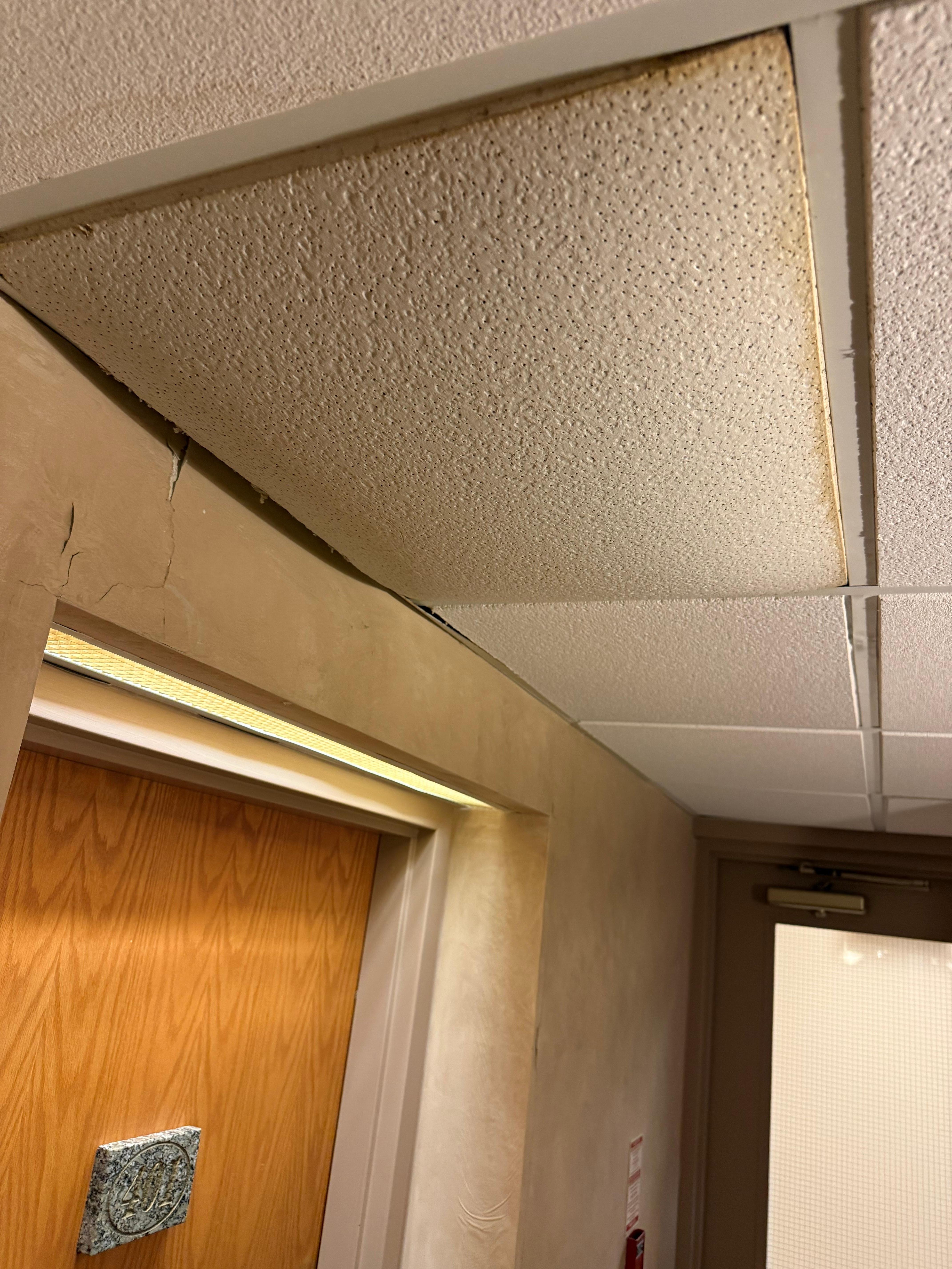 Water damage ceiling 