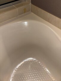 You can see the edge of the tub has something smeared on it.