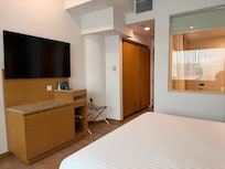 Showing tv and hallway to door