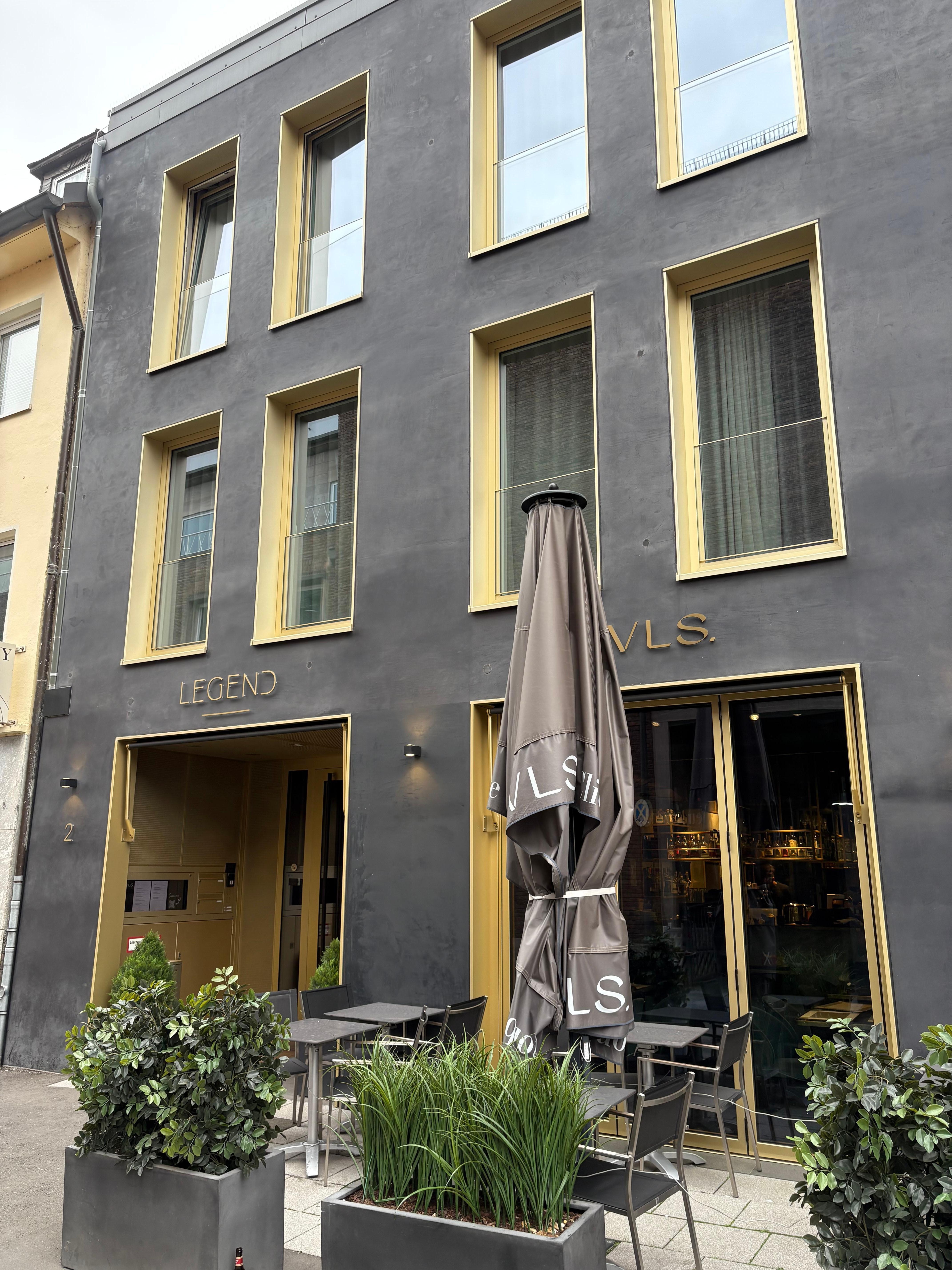 正面エントランス