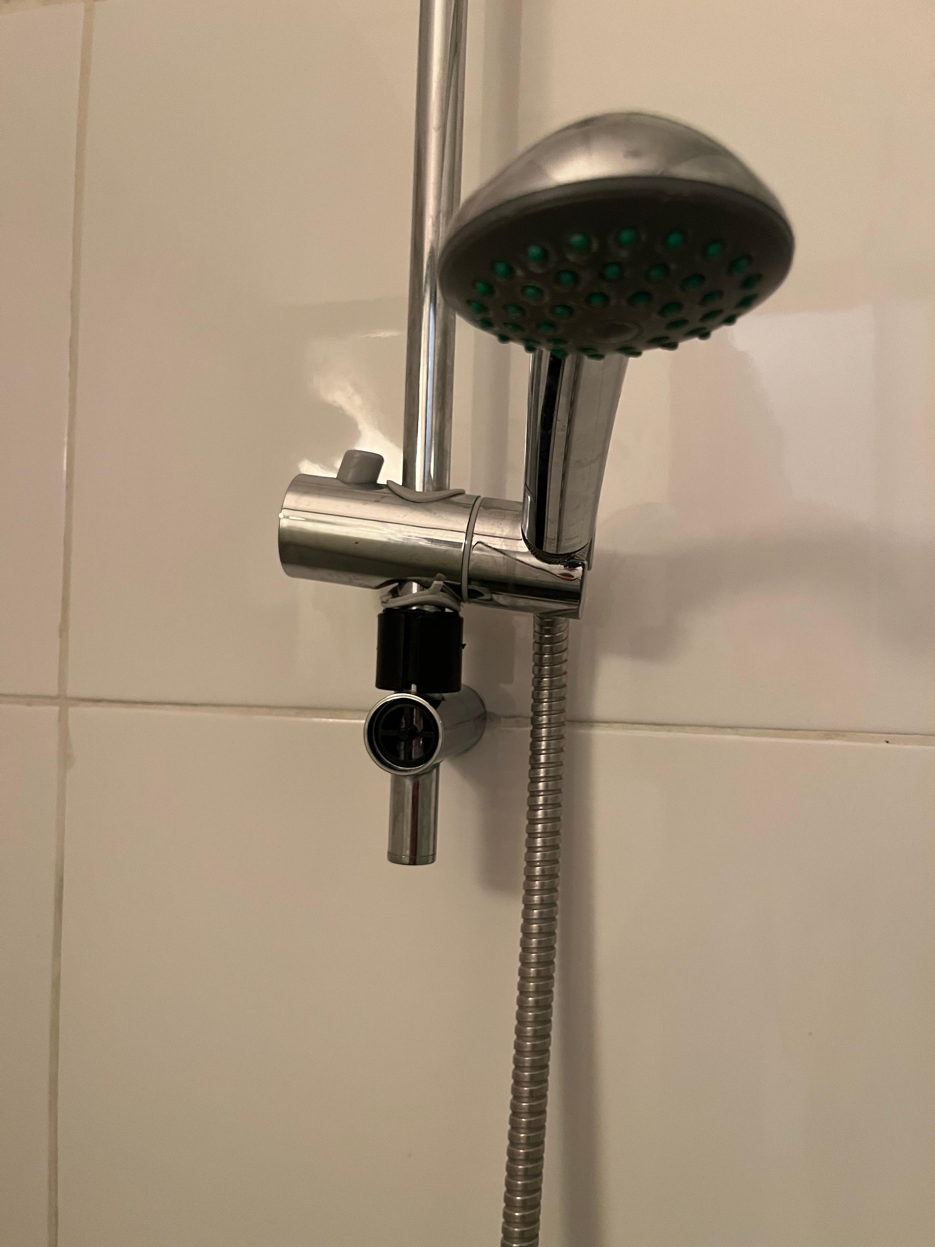 Porte douche qui tombe en morceau