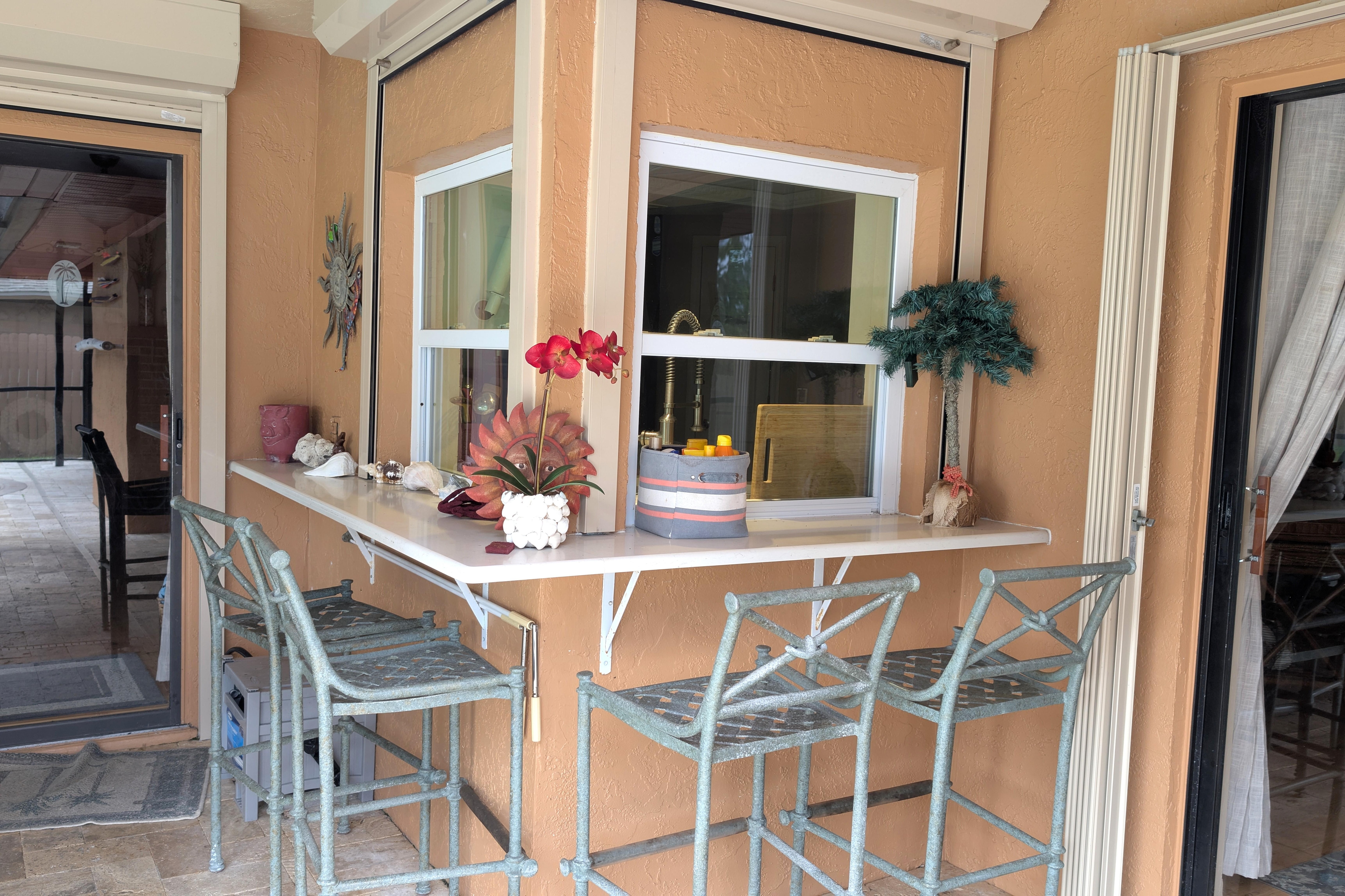 What a great way to pass snacks from the kitchen to the lanai!