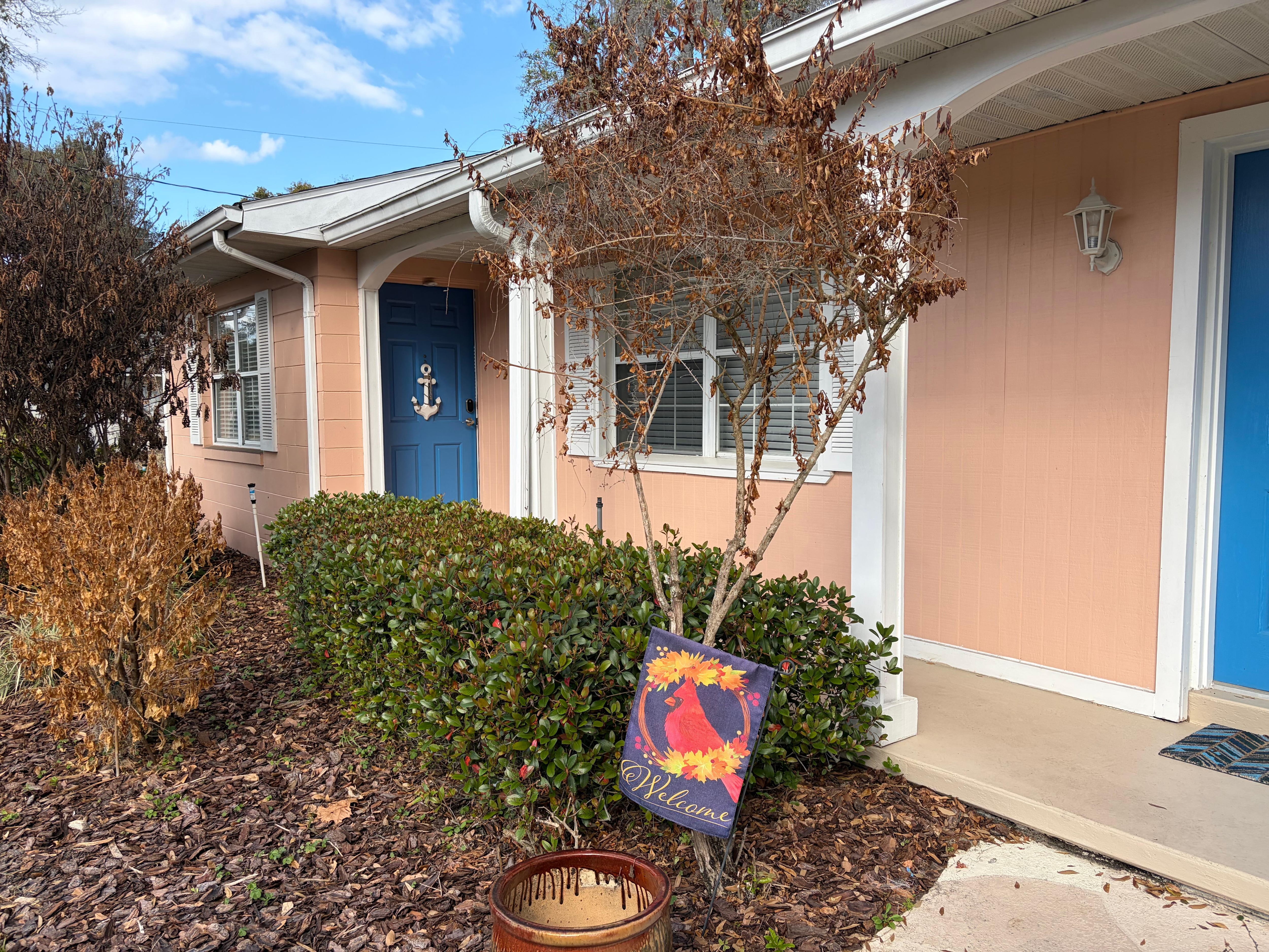 Easy walking distance to downtown.  Very quiet neighborhood.