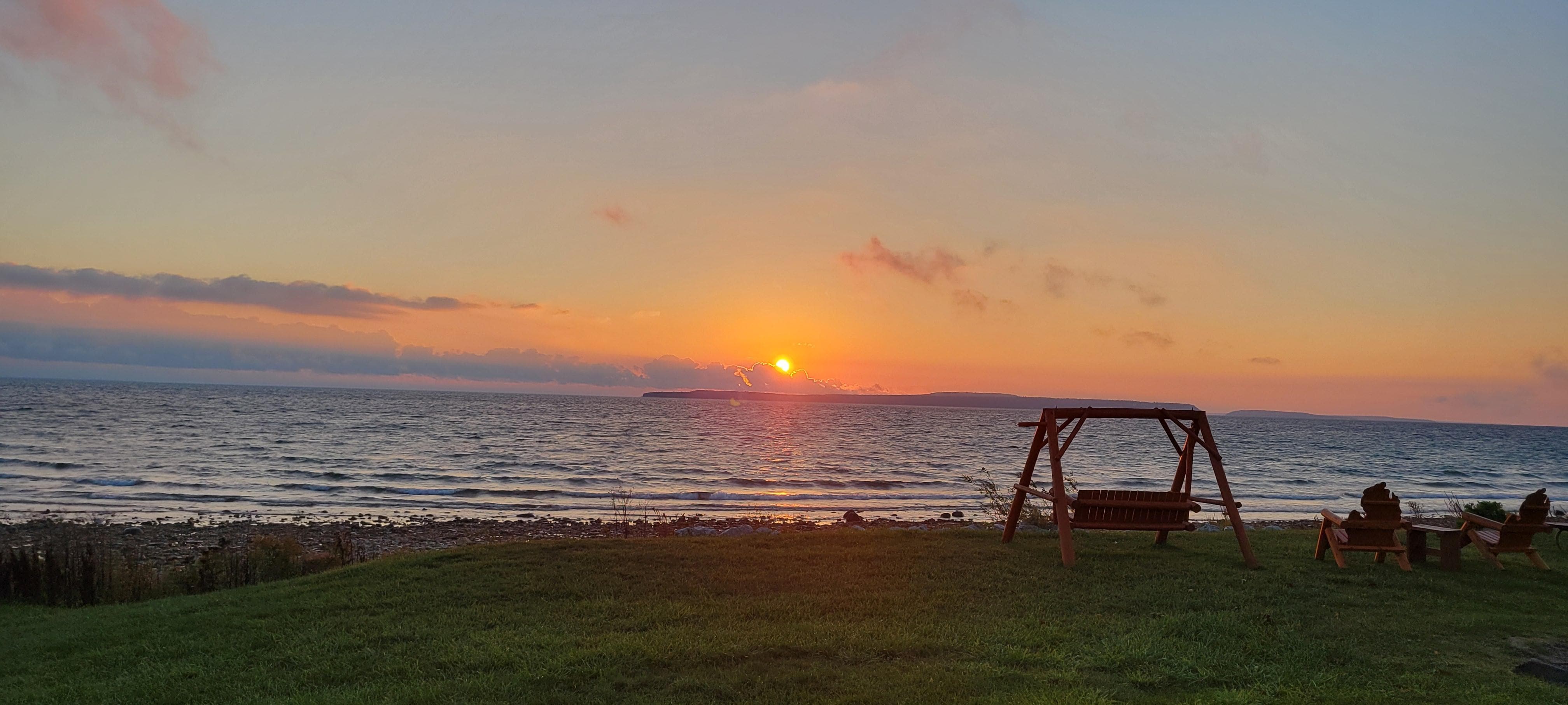 There is a nice swing and chairs out side for relaxing by the lake