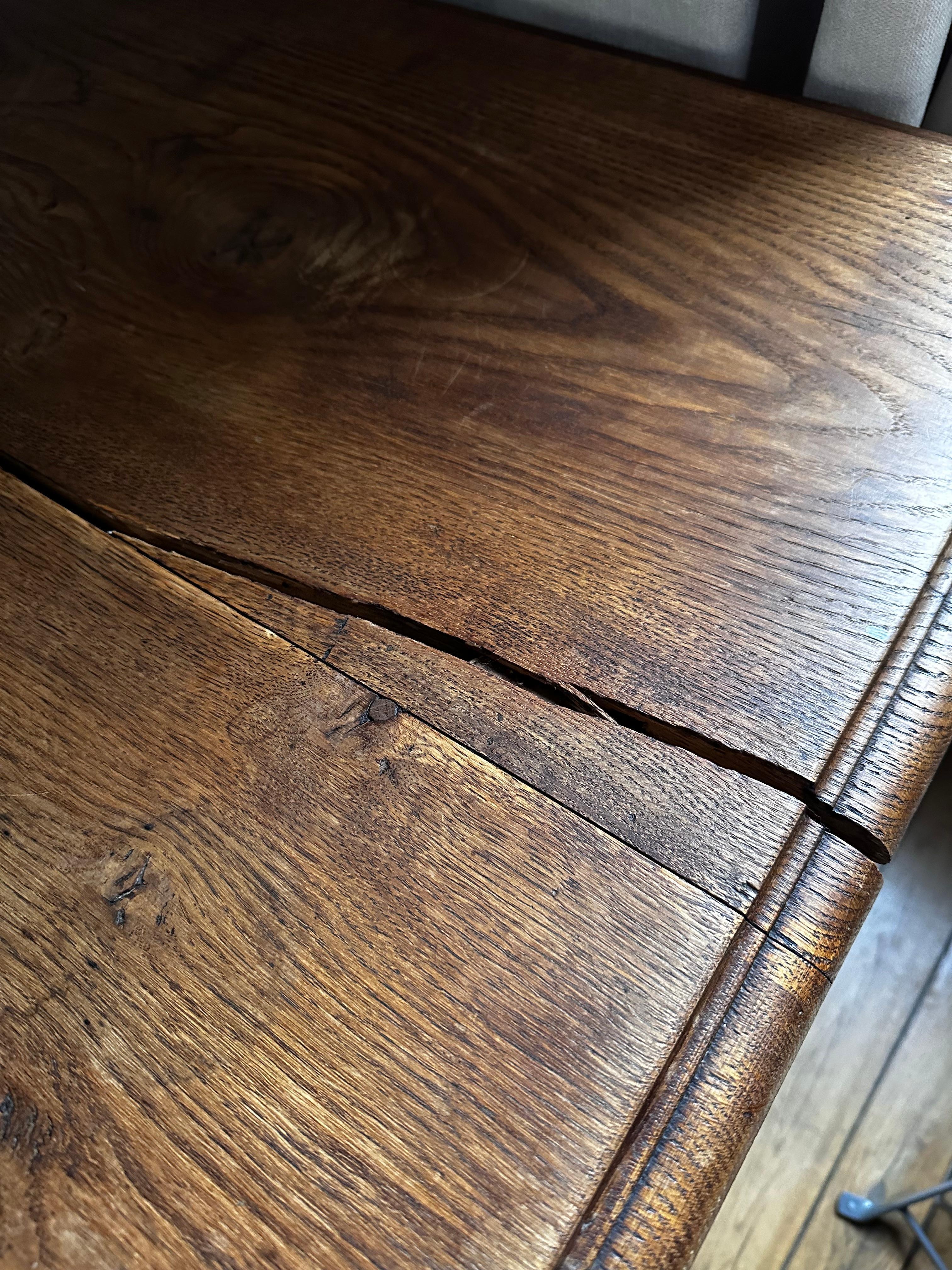 crack in dining table