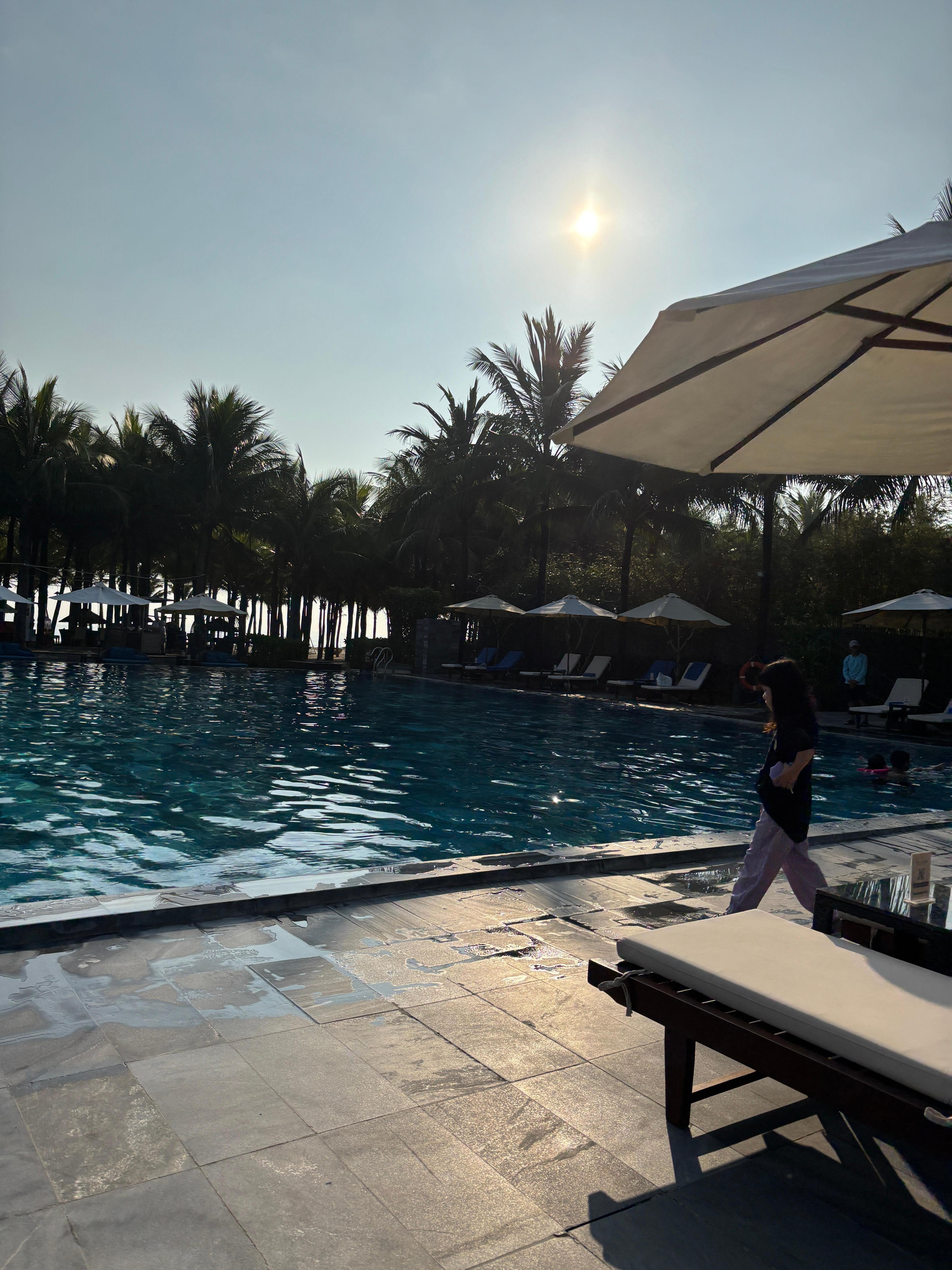 大人のプールは深いです