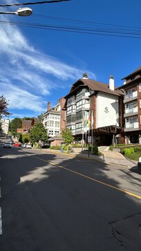 Localização. Meia quadra da Rua Coberta