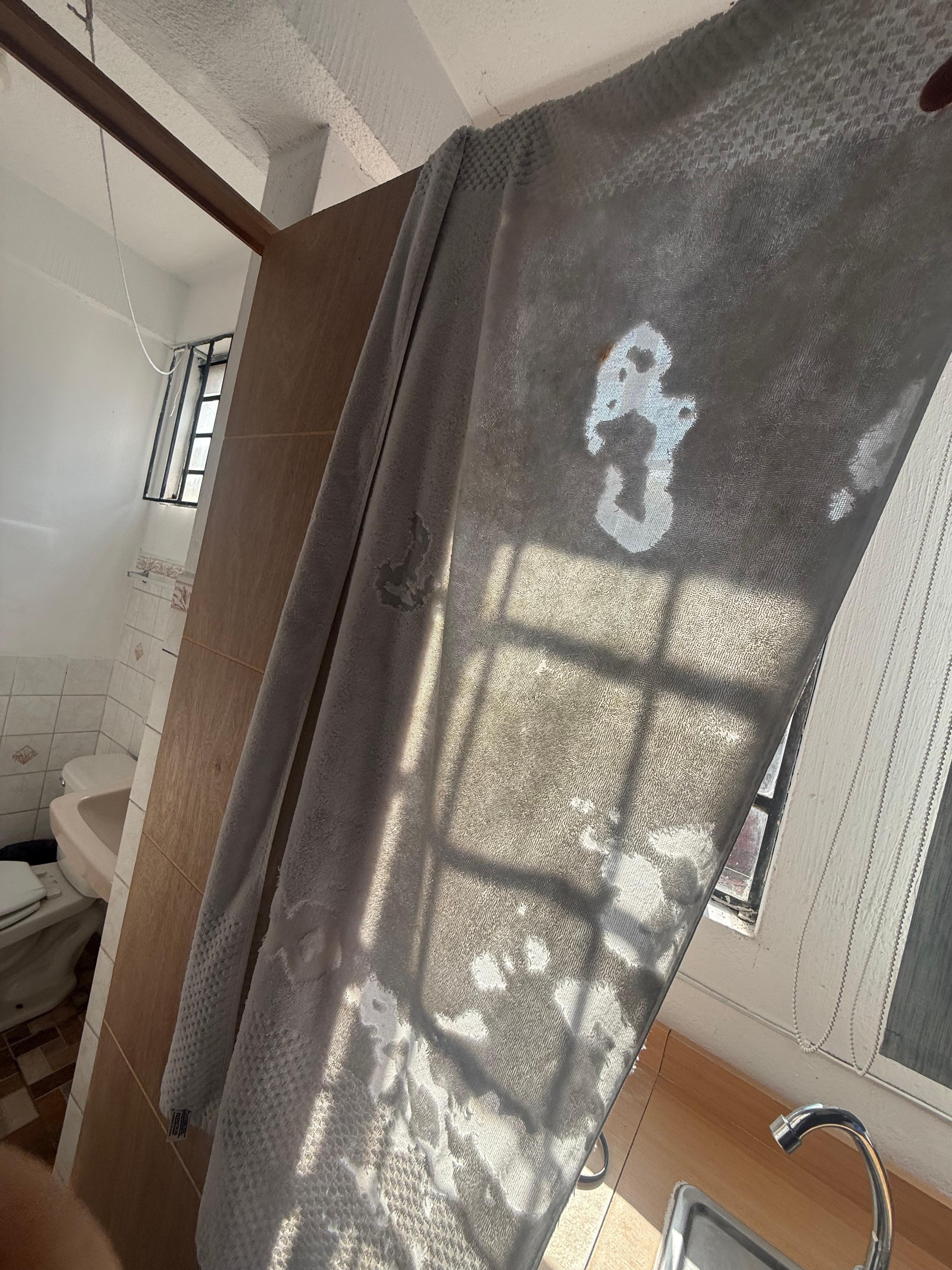 Baños asquerosos. No sé cómo algún hotel tiene estos paños