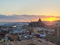 Sonnenuntergang von der SkyBar Richtung Hafen.