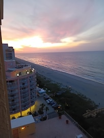 A beautiful oceanfront view with safe balcony!!