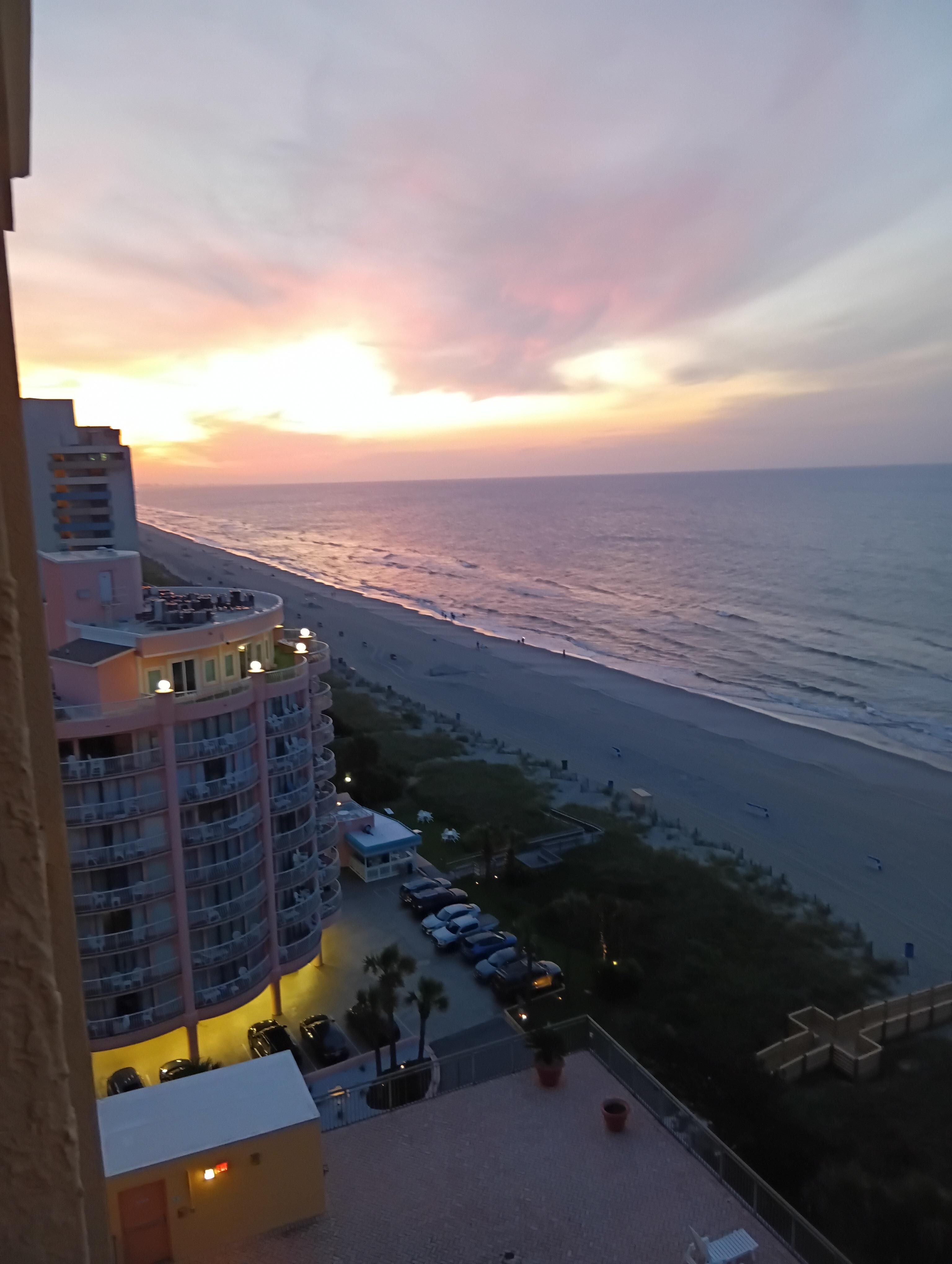 A beautiful oceanfront view with safe balcony!! 