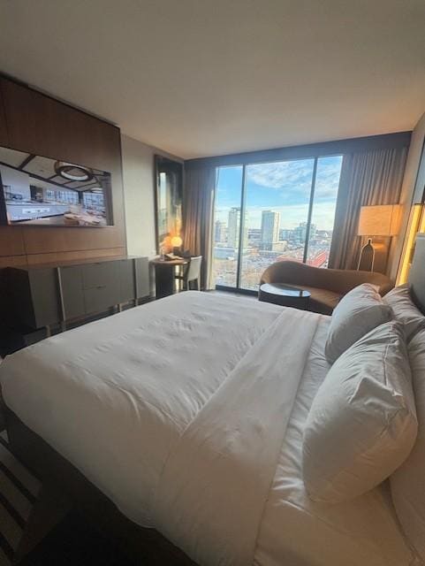 Room on the 15th floor overlooking the Frist Art Museum