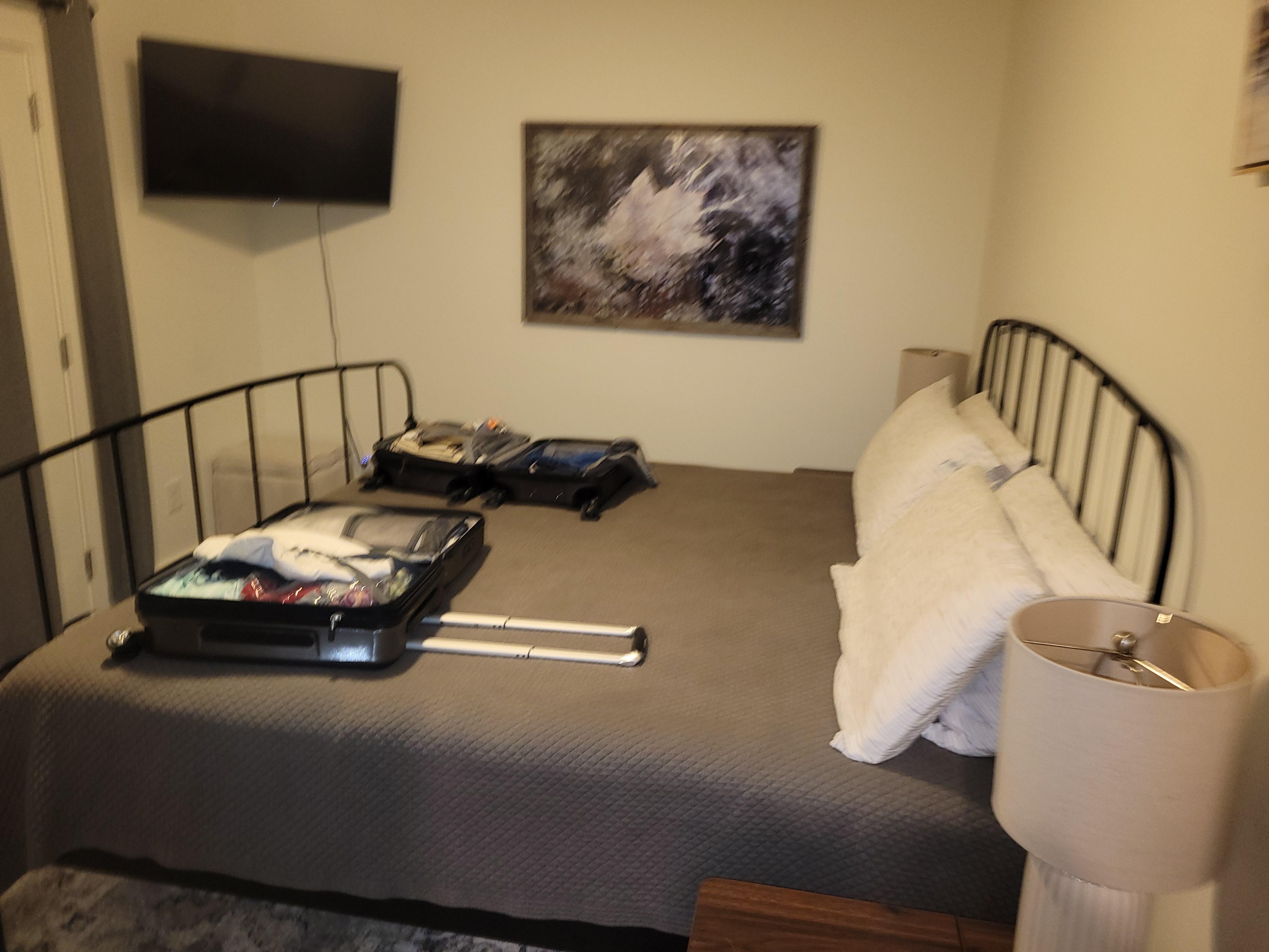 Roomy living area, cutest kitchen chairs.