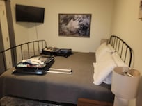 Roomy living area, cutest kitchen chairs.